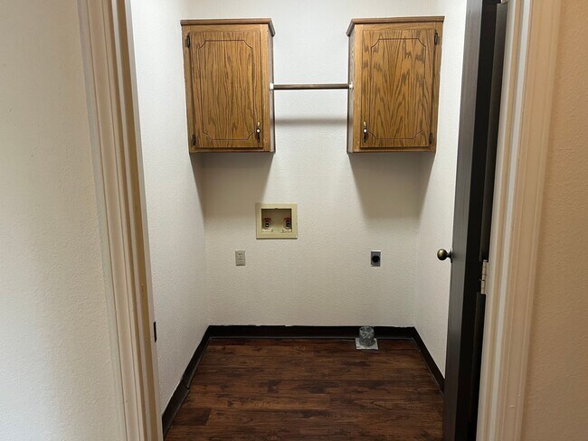 Building Photo - 2 Bedroom, 2 Bathroom Duplex in SW Springfield