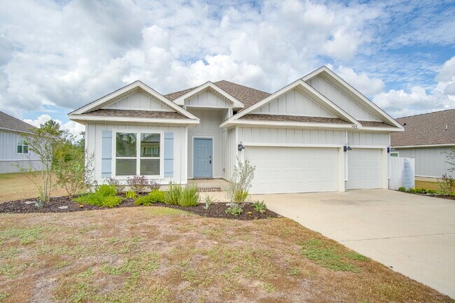 Building Photo - Deer Run 4-Bedroom Rental with Solar, 3-Ca...