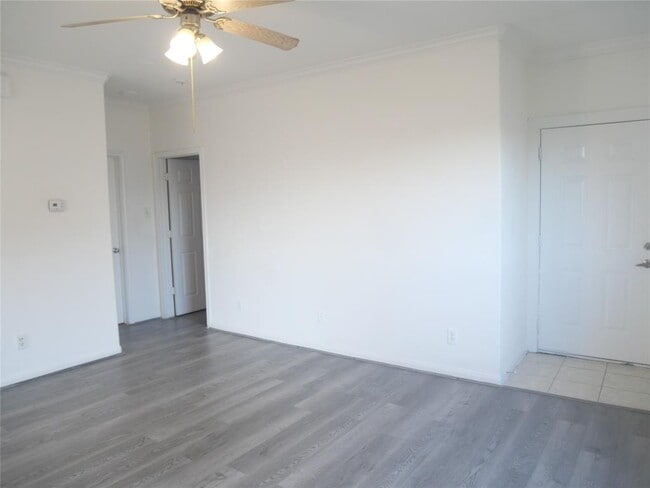 Building Photo - 6289 Wilcrest Dr