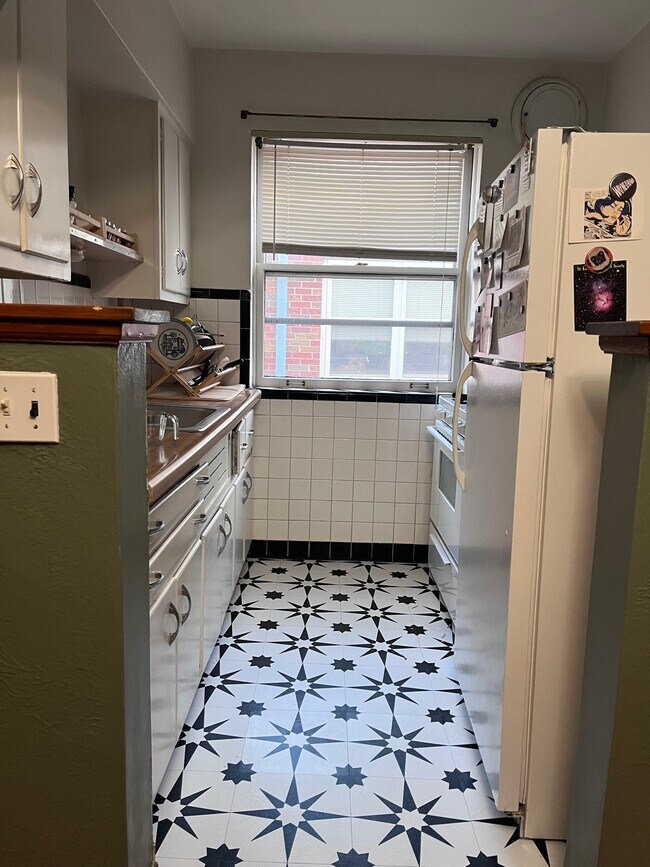 Kitchen - 5120 Jamieson Ave