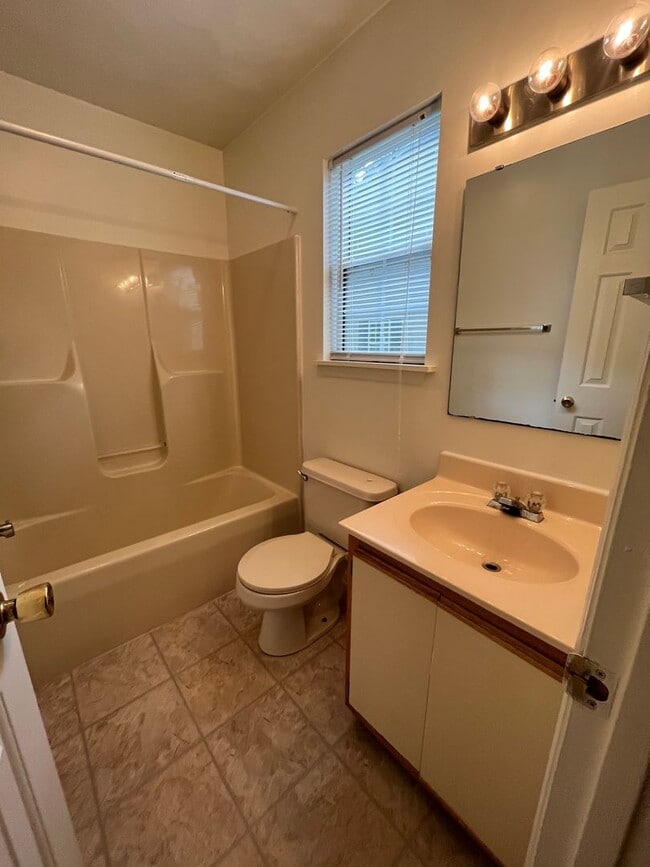 Building Photo - Rutherford 3 Bedroom 3 Bath with Den Town House