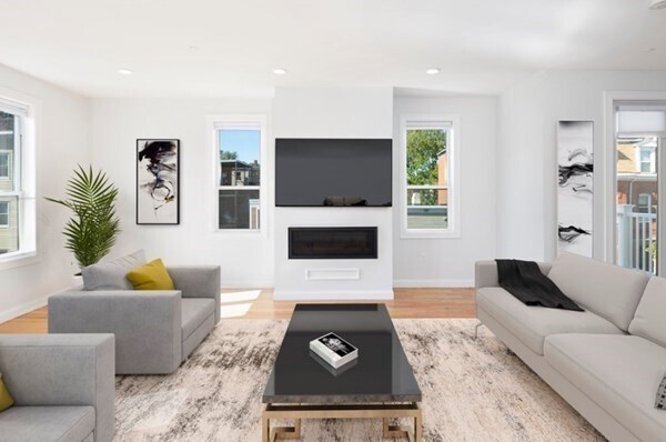 Building Photo - 928 E Broadway