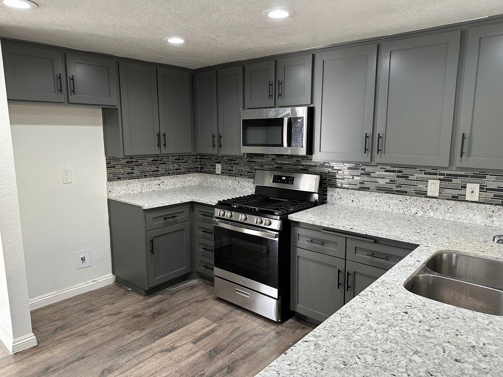 Building Photo - 9742 Willow Wood Dr