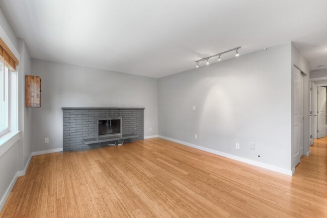Building Photo - Capitol Hill Urban Living