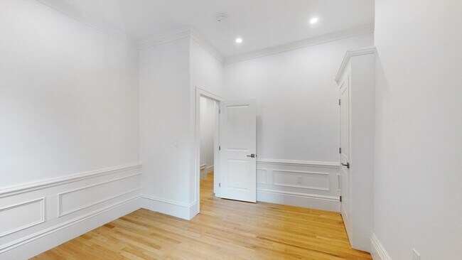 Building Photo - 2 Brimmer St