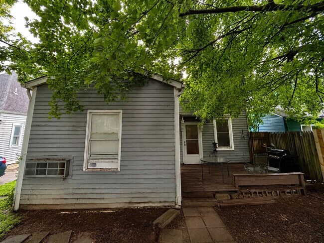 Building Photo - 344 Oldham Ave