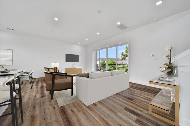 Building Photo - 4124 Buck St