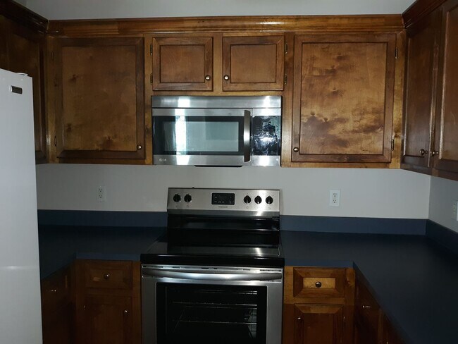 Building Photo - Charming Home in Northeast Columbia - Less...