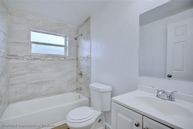 Building Photo - 915 S Waldron Ave