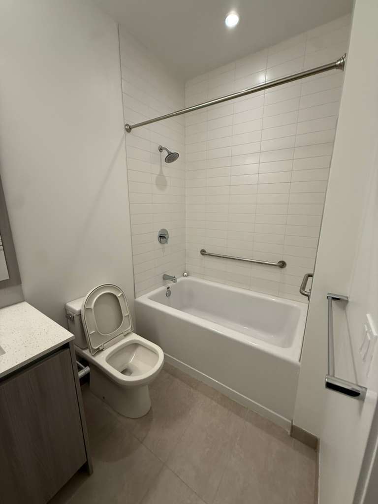 Building Photo - 2947 Coconut Ave