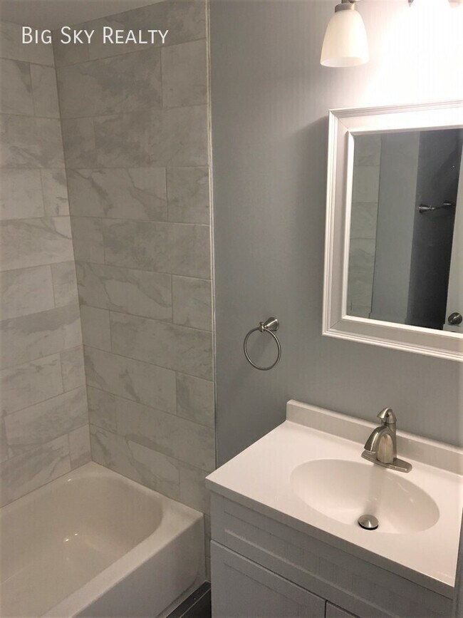 Building Photo - 71 E Gates St