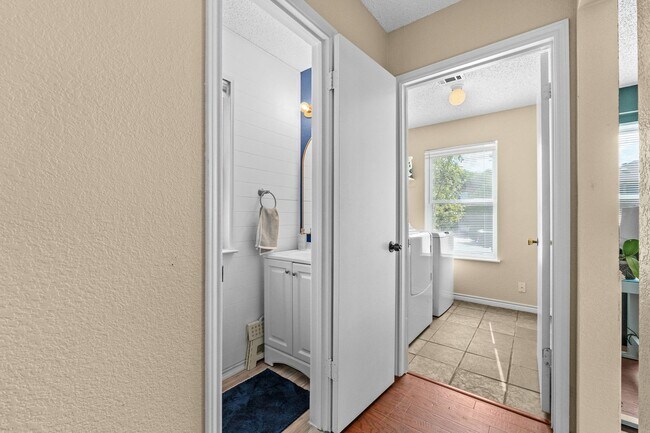 Building Photo - Texas sized home near the golf course