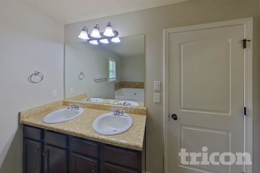 Building Photo - 217 Adeline Ln