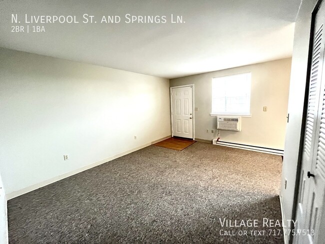 Building Photo - No steps! Affordable 2-Bed Convenient to I...