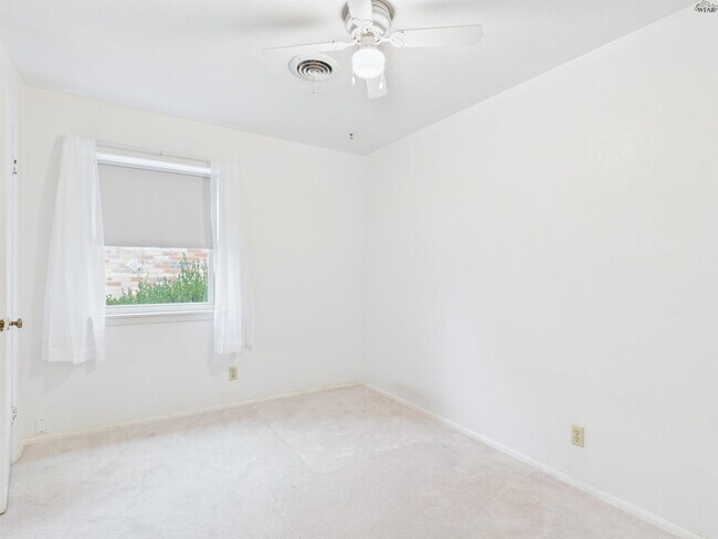 Building Photo - 4723 N Shore Dr