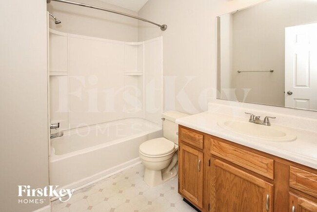 Building Photo - 557 E Pine Ridge Dr