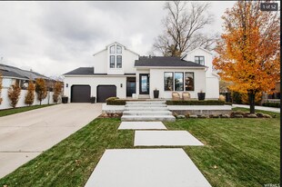 Building Photo - 1136 Fairway Cir