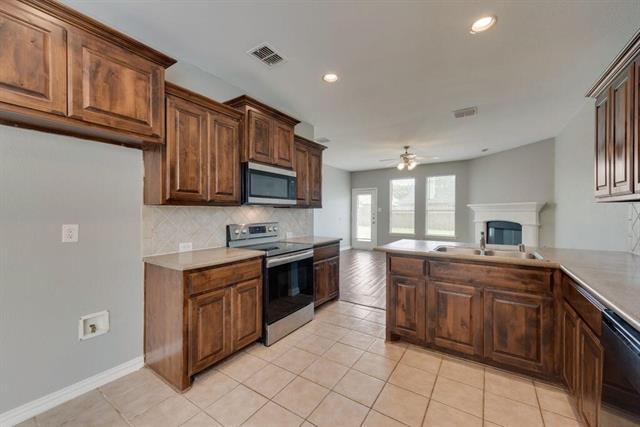 Building Photo - 2640 Lake Ridge Dr
