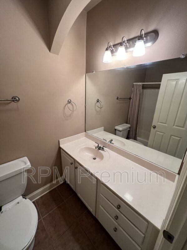 Building Photo - 4000 Mchugh Rd