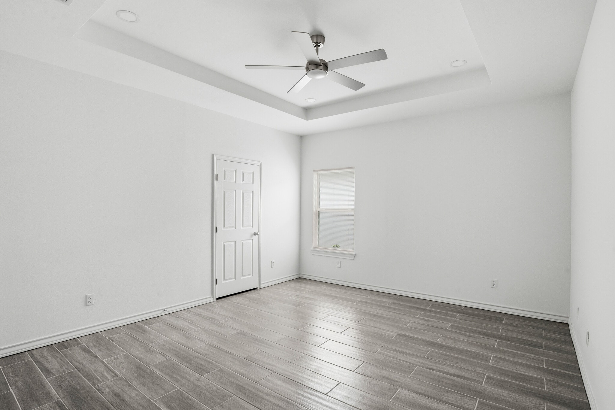 Building Photo - 3211 S Chloe Ave