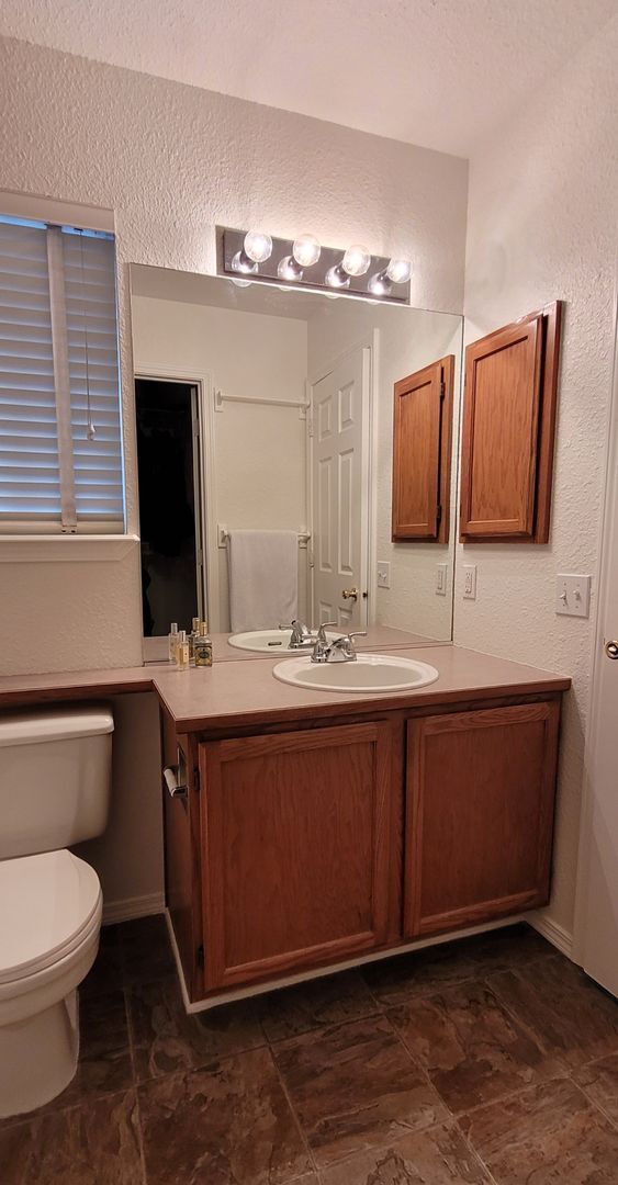 Building Photo - CDA Place Neighborhood- 4 bed with basement, cul de sac