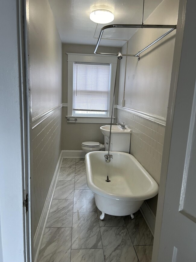 Building Photo - 652 Virginia Ave