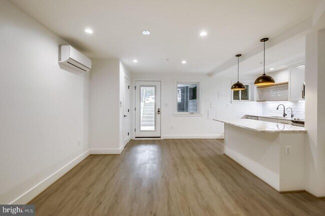 Building Photo - 4416 15th St NW