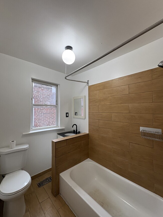 Building Photo - 5504 Devon St