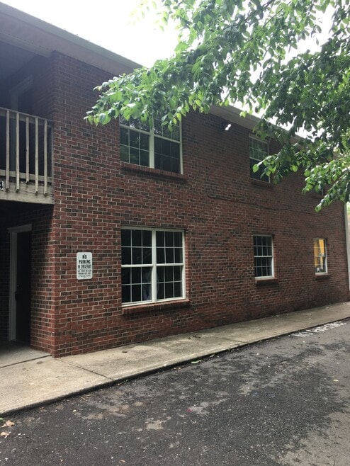Building Photo - 3854 Northeast Dr