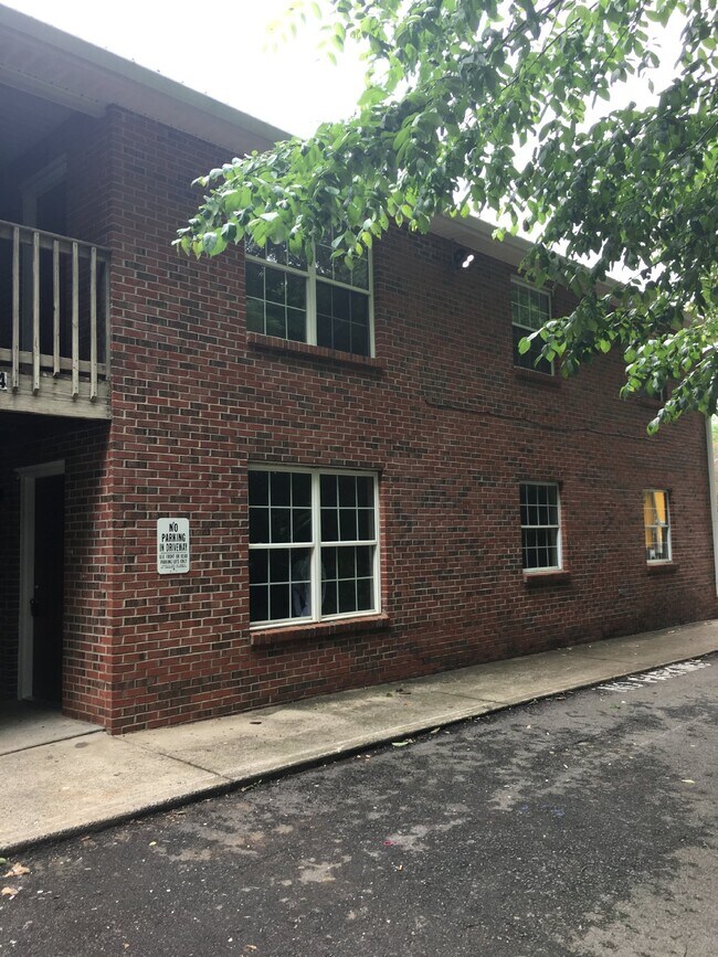 Building Photo - 3854-D Northeast Dr. Clarksville, TN 37040