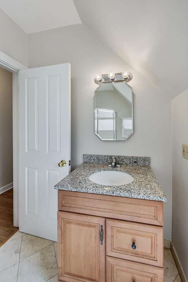 Building Photo - 1327 Church St