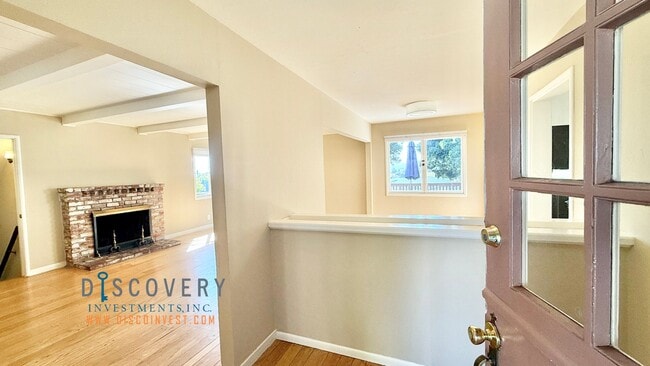 Building Photo - 3+ Bedroom Modern El Cerrito Hills Home
