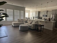 Building Photo - Fully Furnished Home - 1952 Crumhorn Ave