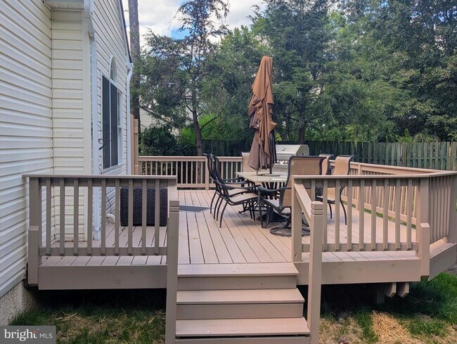 Building Photo - 114 Lenape Dr
