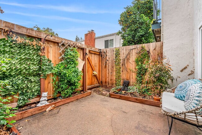 Building Photo - "Charming 2-Bed Condo Oasis in Walnut Cree...
