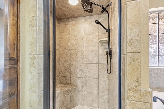 Building Photo - 5811 Oak Creek Drive