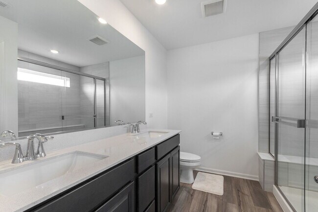 Building Photo - 16515 Golden Vly Ln