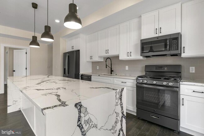 Primary Photo - 1868 Frankford Ave