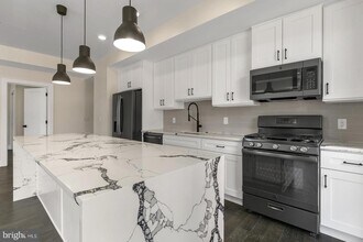 Building Photo - 1868 Frankford Ave