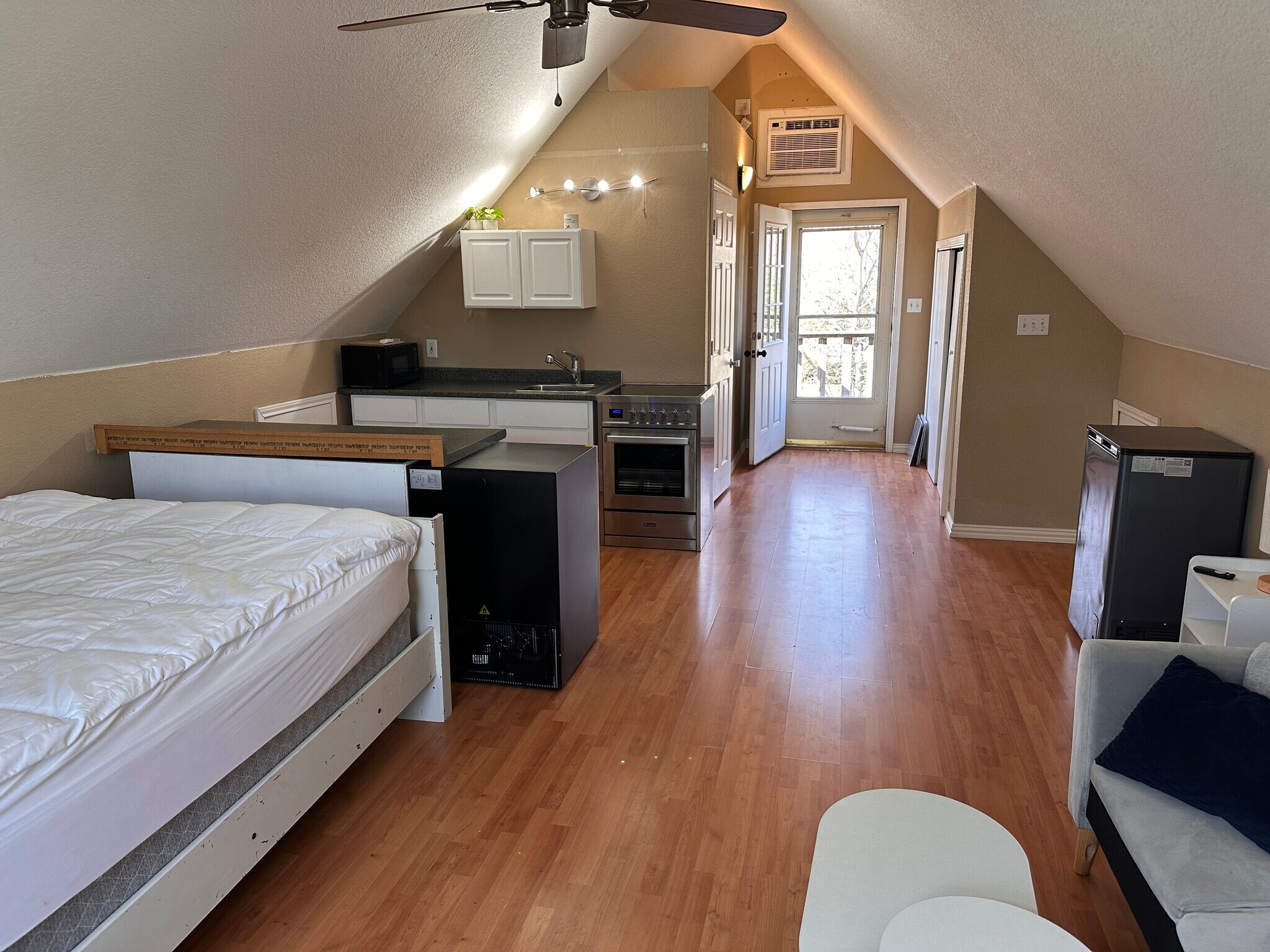 Building Photo - 2312 Carleton Ave