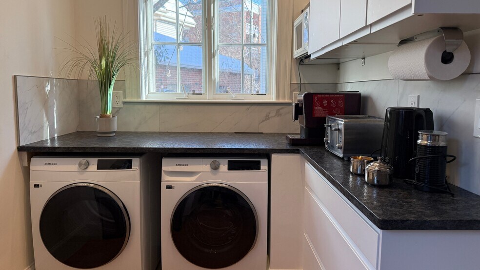 Building Photo - 37 Fairfield St