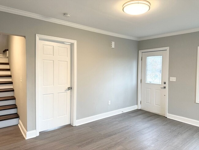 Building Photo - Renovated 2BR Home Minutes from Downtown Hickory – Washer & Dryer Included!