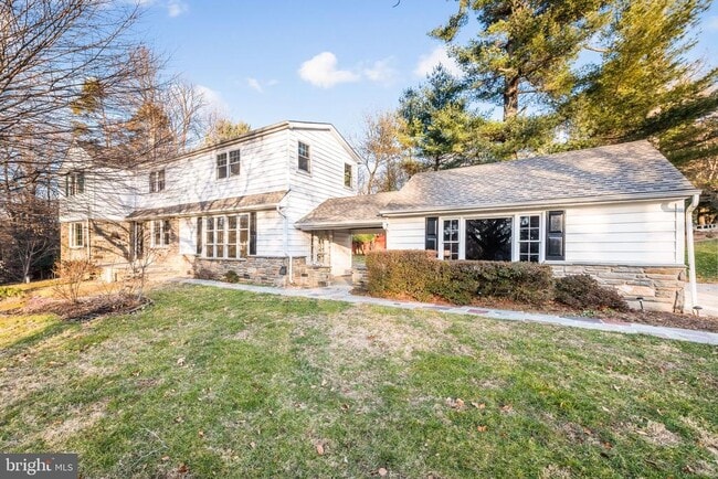 Building Photo - 901 Academy Ln