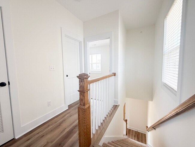 Building Photo - Spacious 3-Bedroom Townhome at Highbury | Modern Living Near Tennessee Tech