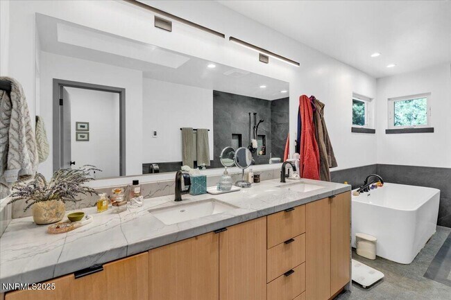 Building Photo - 1262 Hidden Woods Dr