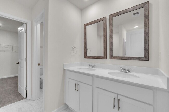 Building Photo - Modern 4BR Home with Loft & 2.5 Baths in W...