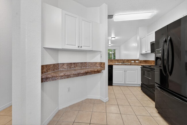 Building Photo - 3635 Sonoma Dr