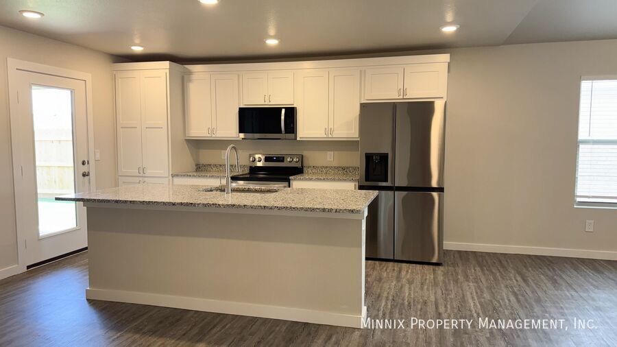 Building Photo - 8007 Date Ave