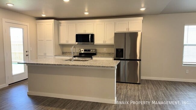 Building Photo - 8007 Date Ave