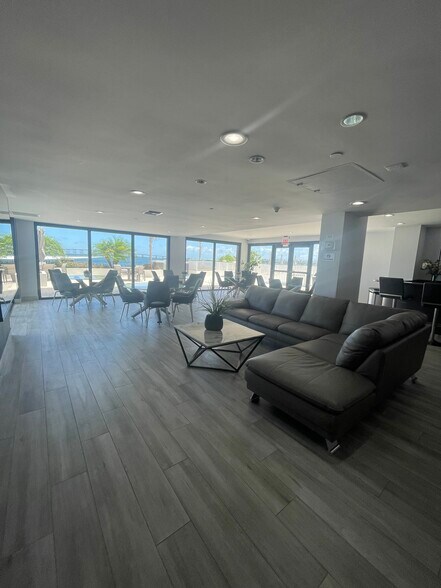 Building Photo - 126 SE 15th Rd